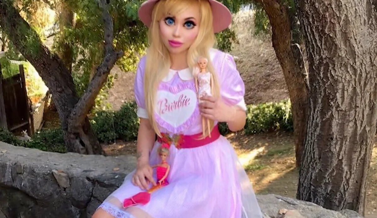 Video: Human Barbie spent more than $30K on extreme plastic surgeries