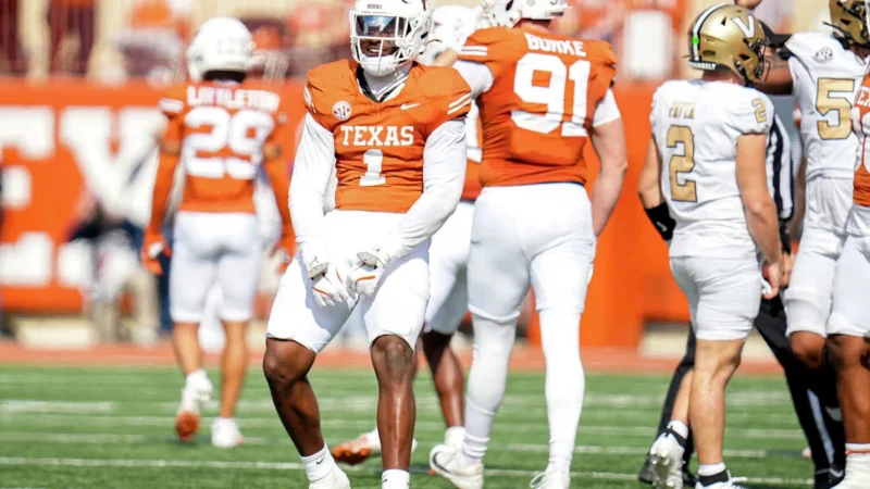 Colin Simmons injury update: Texas football edge in boot was