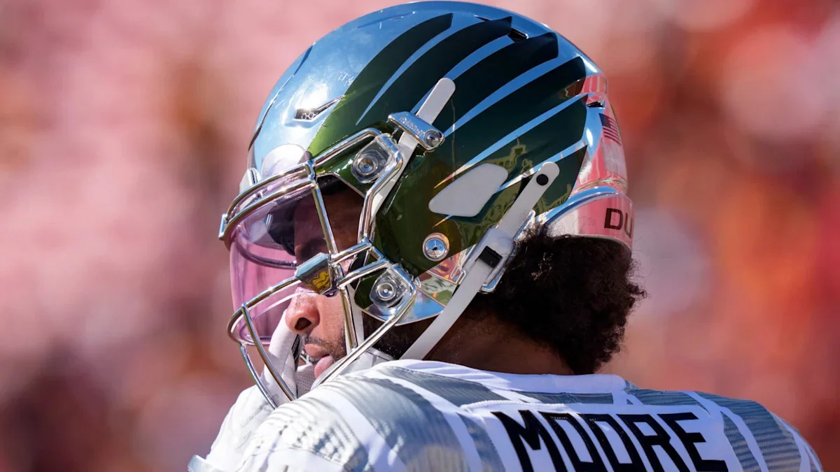 Oregon quarterback Dante Moore hospitalized after late hit at USC