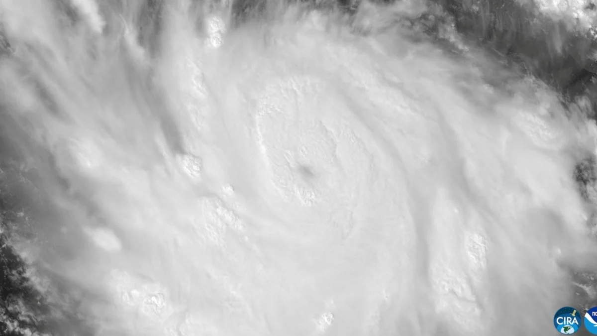 Hurricane Polo brings heavy rain to Mexican coast with fears of life