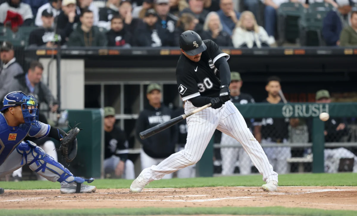 White Sox beat Royals 9-1 to clinch playoff berth