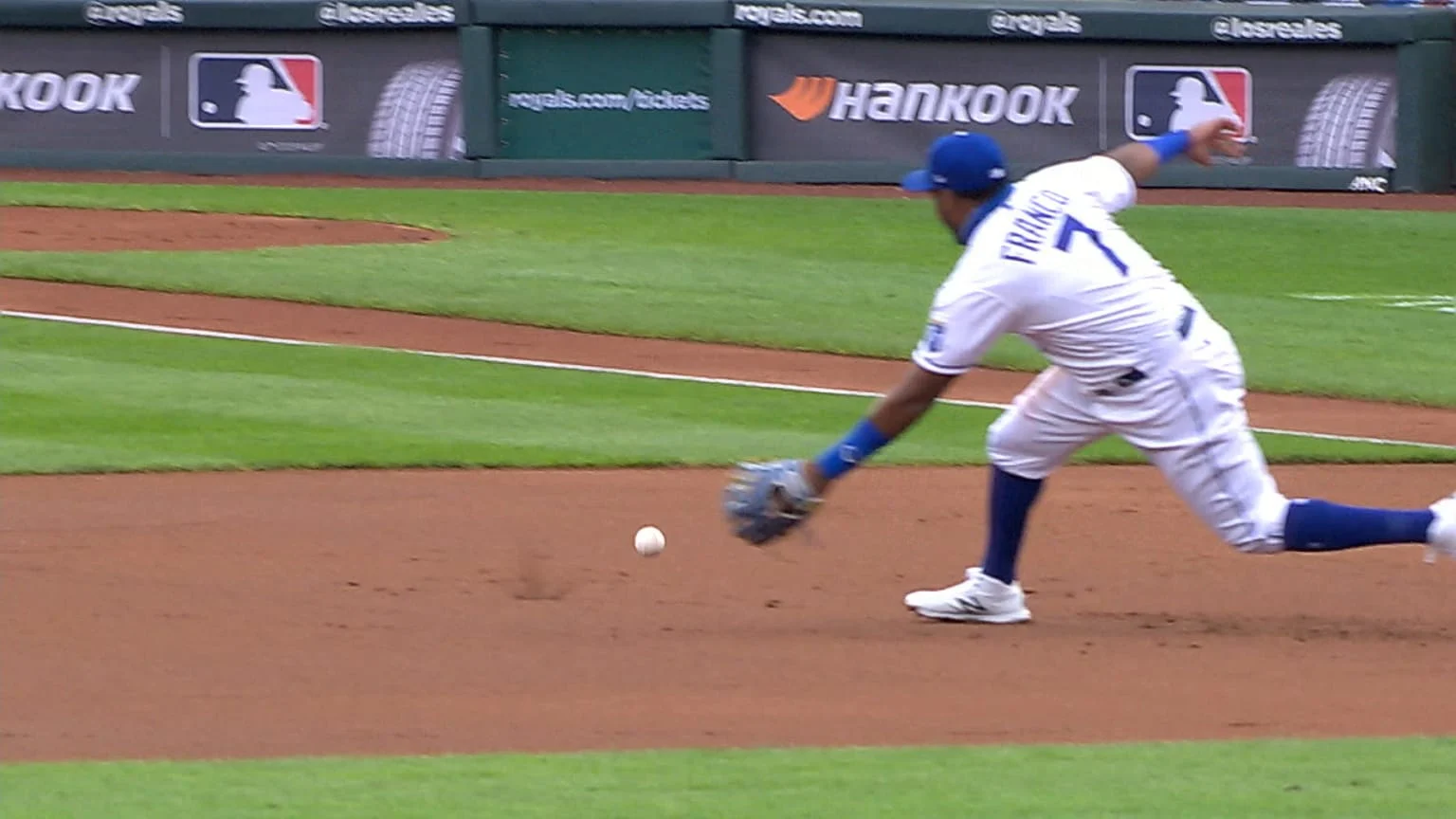 Maikel Franco turns double play against White Sox